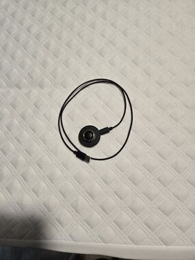 Oura Ring Gold Size 8 GEN 3 And Black Charger Cable with Round Dock
